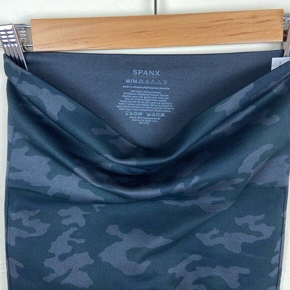 Spanx Look At Me Now Leggings - Black Camo - Picture 8 of 8